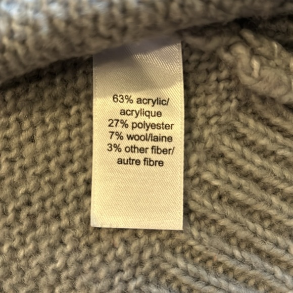 Fair isle sweater cardigan. Sz small. Acrylic/wool blend. Grey button front - Picture 5 of 6